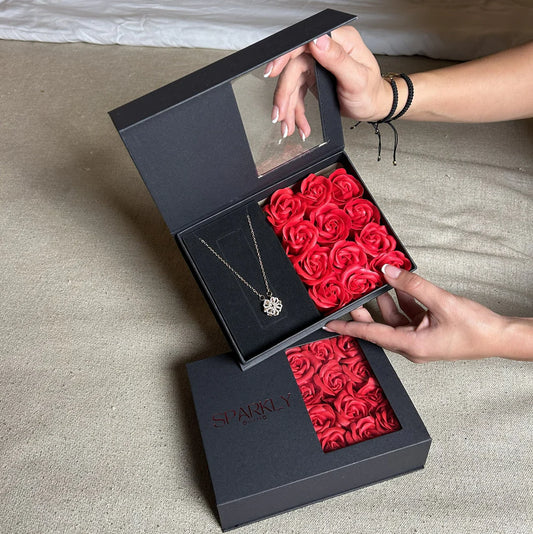 12 Eternal Roses & Necklace